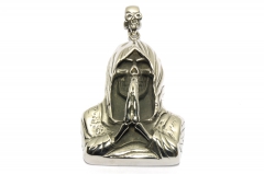 Betender Totenkopf im Mönchsgewand, Kettenanhänger aus Edelstahl
